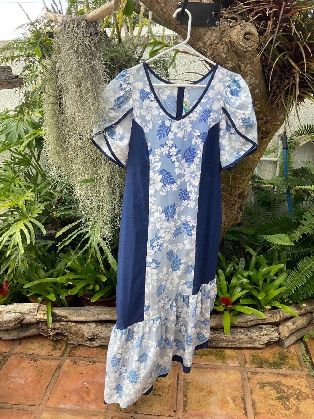 VTG Almost Paradise Blue & White Muumuu  Size Med
